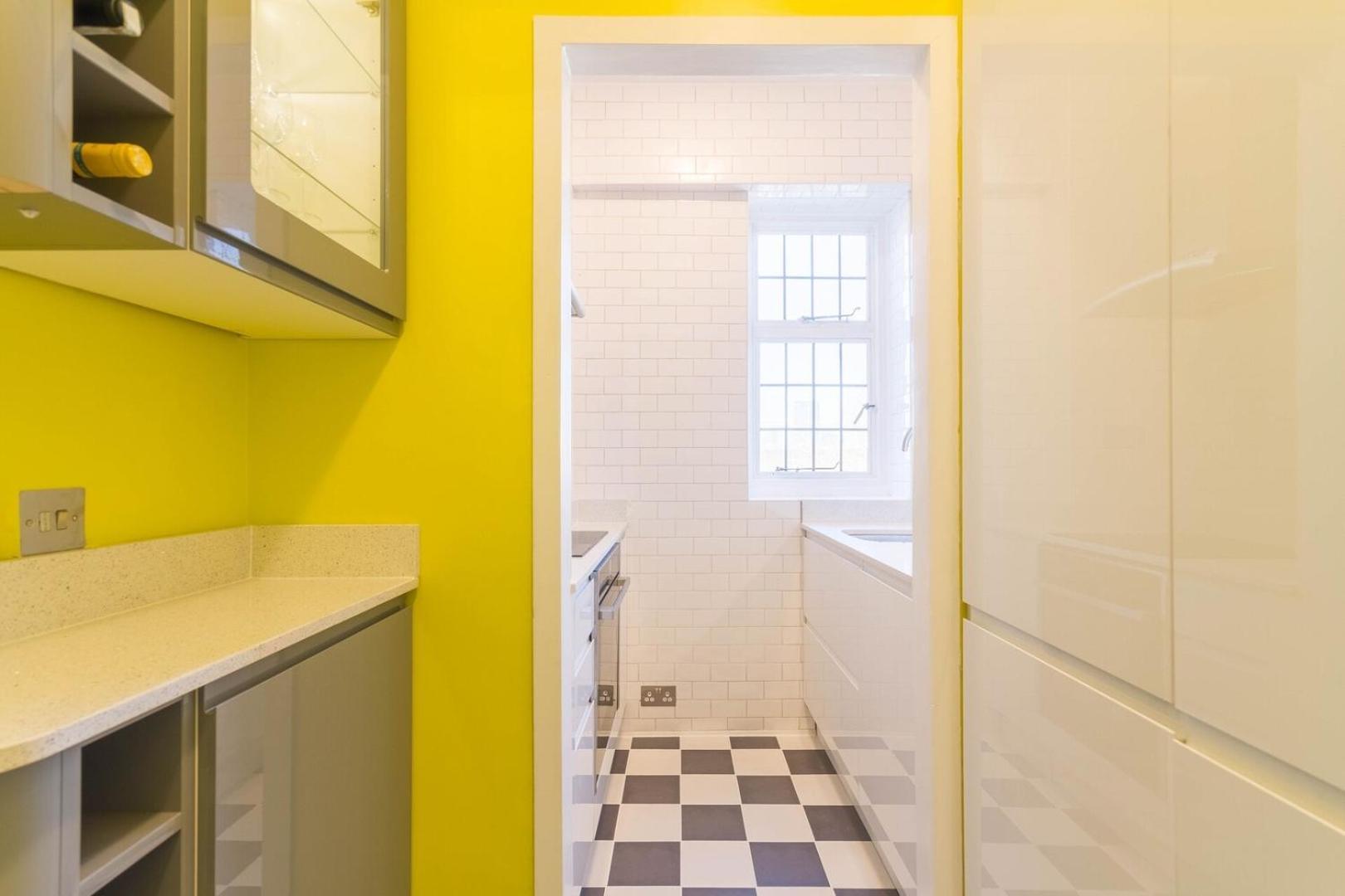 Chic 1 Bed Flat In Popular Bloomsbury Apartment